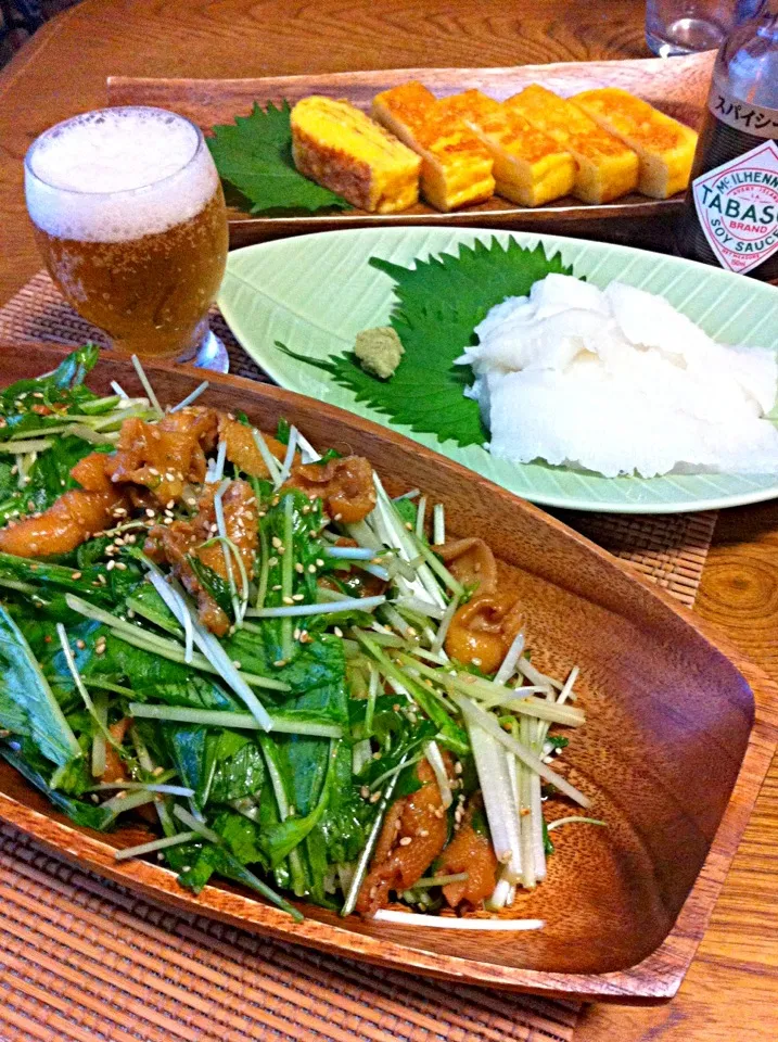 Snapdishの料理写真:木曜🍺〜鶏皮ポン酢のサラダ、出し巻き卵焼き、やっぱ！エンガワ命´◡`💕|いよこ🍻さん