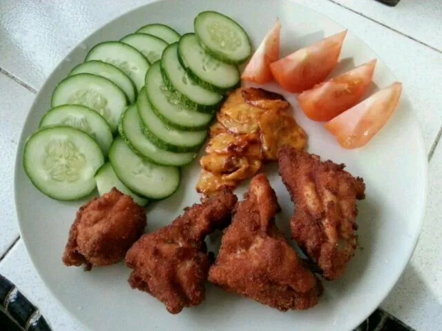 Snapdishの料理写真:today's dinner. jpn fried chicken "karaage", potato with mayonnaise chirisourse, sarad|korinoさん