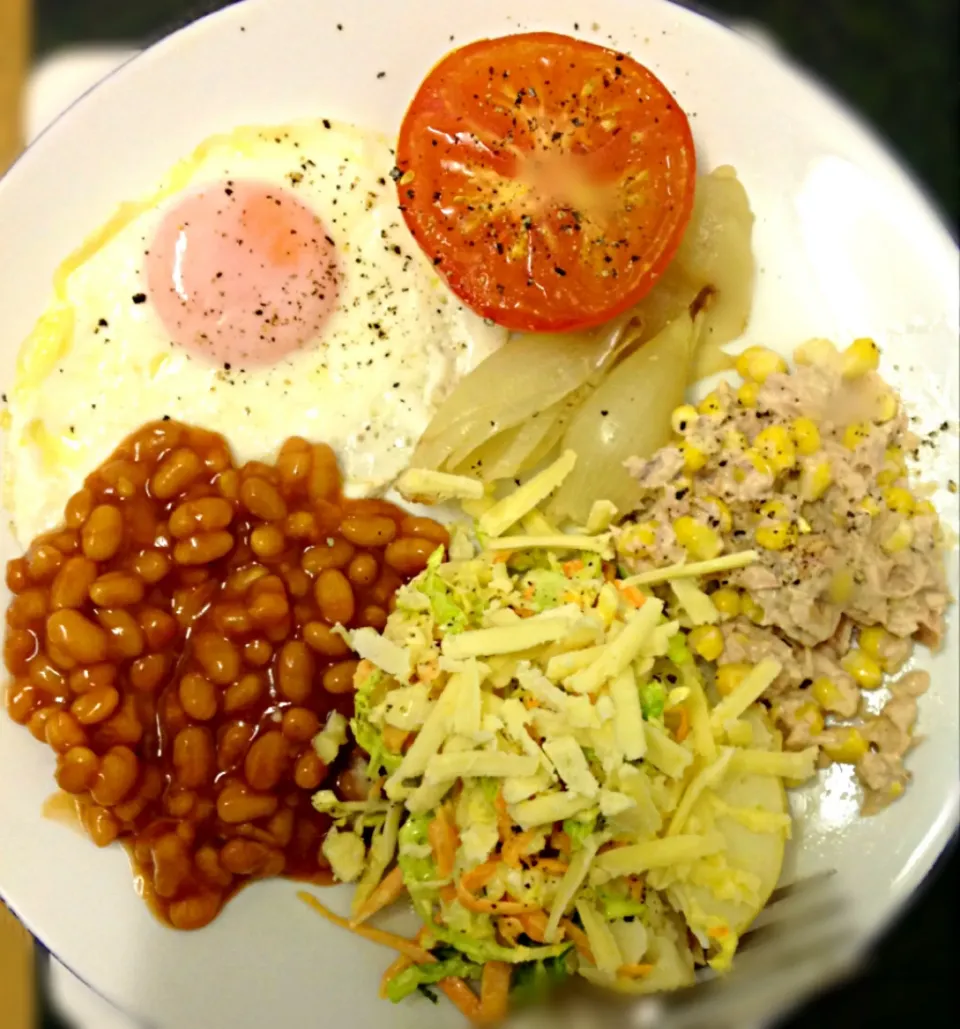 コールスローとベークトビーンズ大好き♪ Jacket Potato with Coleslaw & Tuna corn, etc|ずきみくさん