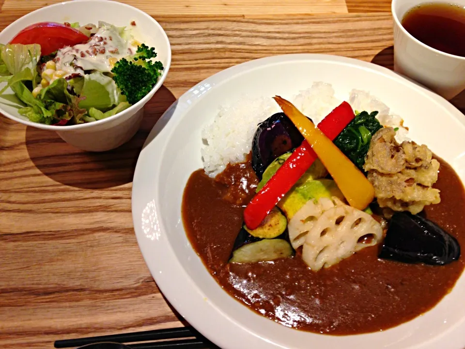 社食。いろいろ野菜カレー。610円なり。|ruttieさん