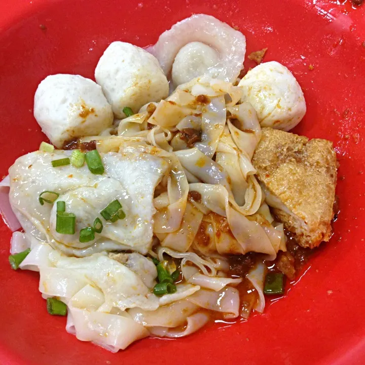 Fish balls & fish ravioli noodles|willzさん