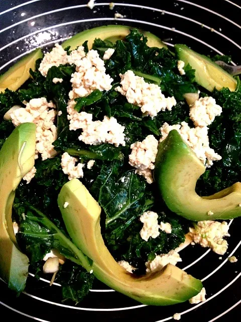 Avocado-tofu macrobiotic kale salad|georgianaさん