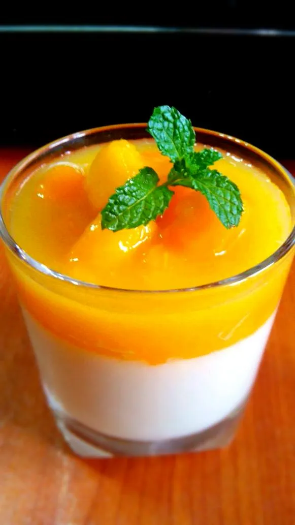 Snapdishの料理写真:芒果奶酪 Mango milk pudding|高曉凱さん