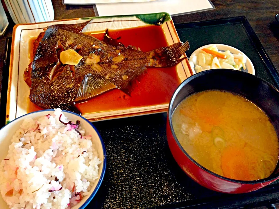 茶屋 子持ちかれいの煮付け定食|ponnaoさん