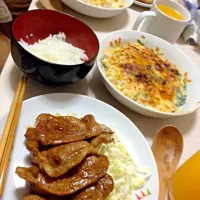 Snapdishの料理写真:豚の生姜焼きとグラタン|やまか なつみさん