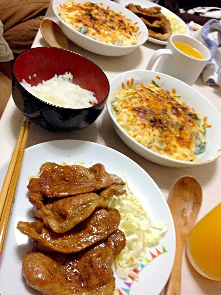 Snapdishの料理写真:豚の生姜焼きとグラタン|やまか なつみさん