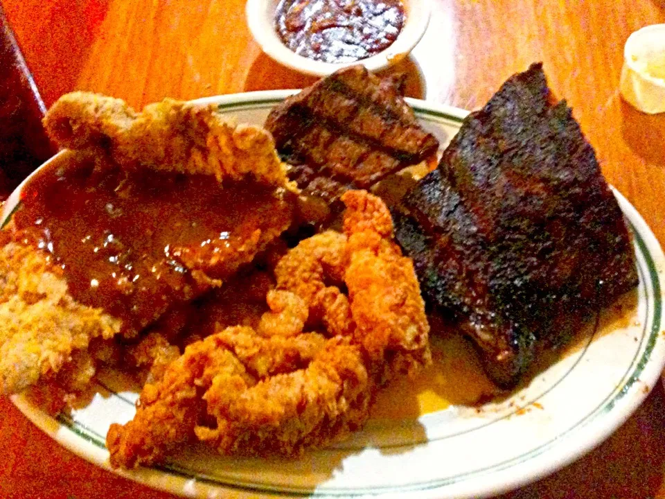 Sirloin Steak, Chicken Fried Steak with Brown Gravy, BBQ Ribs, Fried Chicken Breast Strips, Popcorn Fried Shrimp|Sinjin Tigerさん