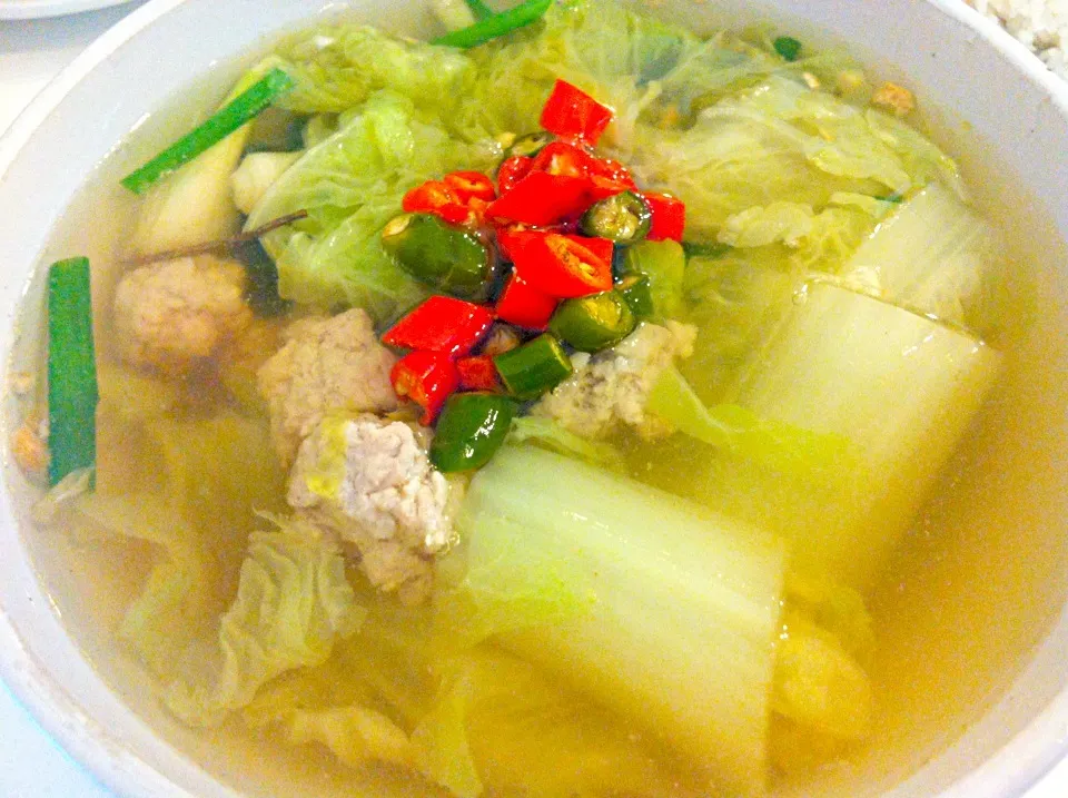 Tofu moo sap (tofu soup with pork meatballs)|Jorge Bernal Márquezさん