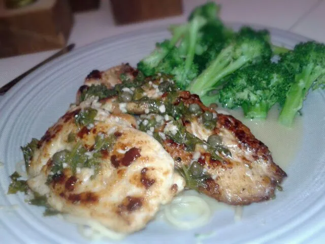 Snapdishの料理写真:chicken piccata|ryan goldenさん