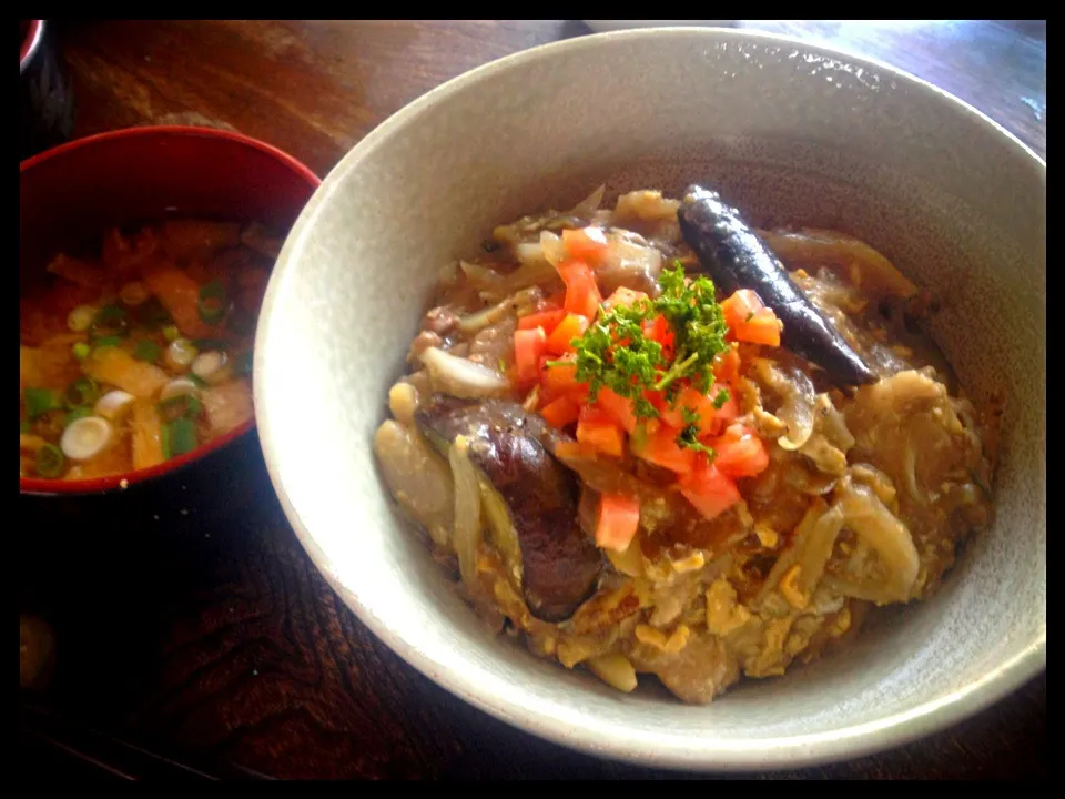 Snapdishの料理写真:中華丼とナメコのお味噌汁|トキロックさん