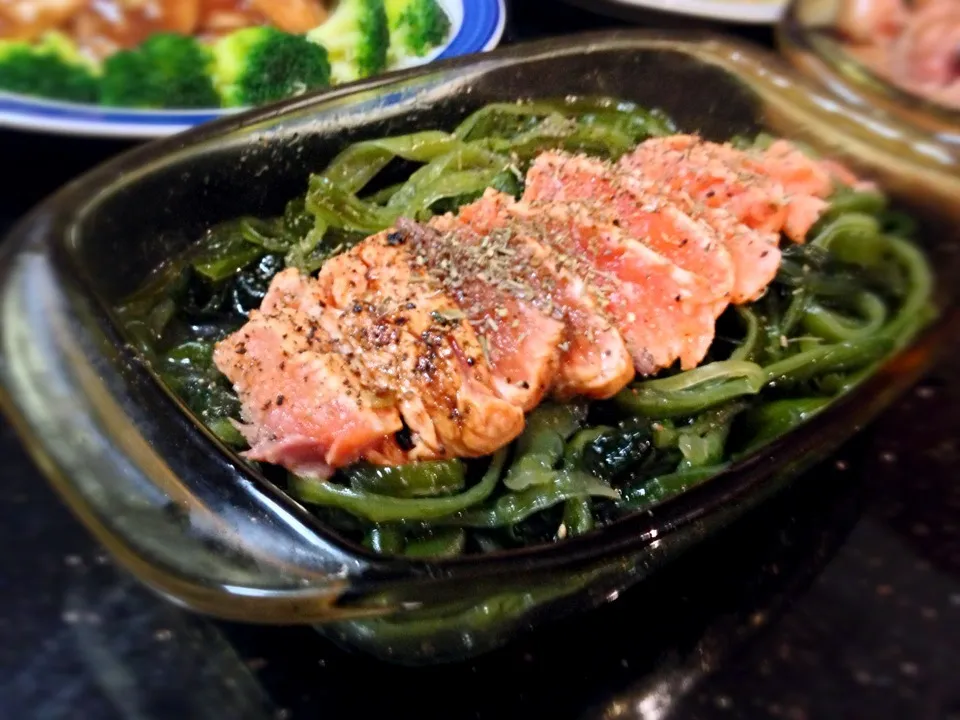 Grilled salmon in sweet and sour sauce on bed of seaweed|moonbunnyさん