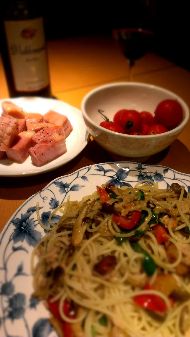 野菜とツナのパスタ、ハムステーキ♪|たかりょーさん