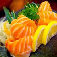 Snapdishの料理写真:Salmon sashimi|wong huey yiingさん