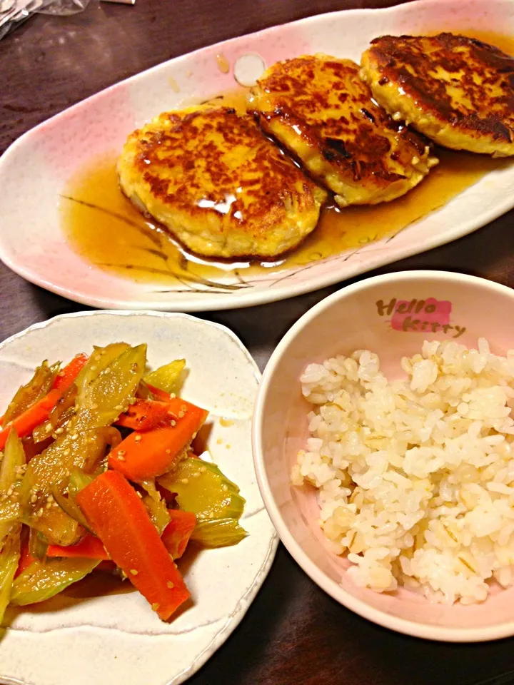 絶品肉なしあんかけ豆腐ハンバーグ、コリコリ人参とシャキシャキセロリの金平、麦ご飯|IGGYさん