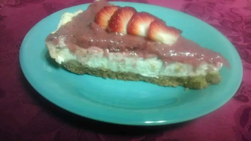 Snapdishの料理写真:Vegan Strawberry Rhubarb Cheesecake|Culinary Kissesさん