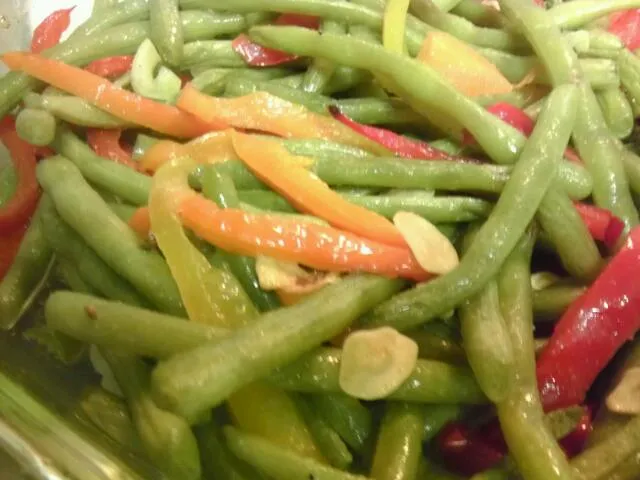 Roasted green beans with garlic and bell peppers|Culinary Kissesさん