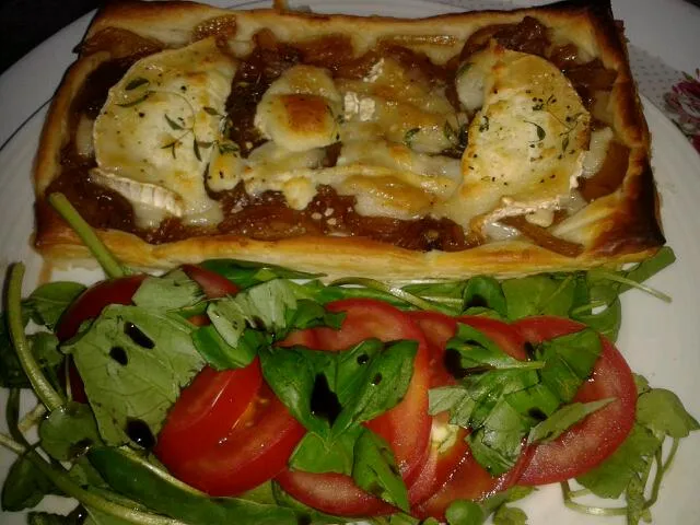 Snapdishの料理写真:goats cheese and caramelised onion tart with tomato and basil salad|Jessica Puttickさん