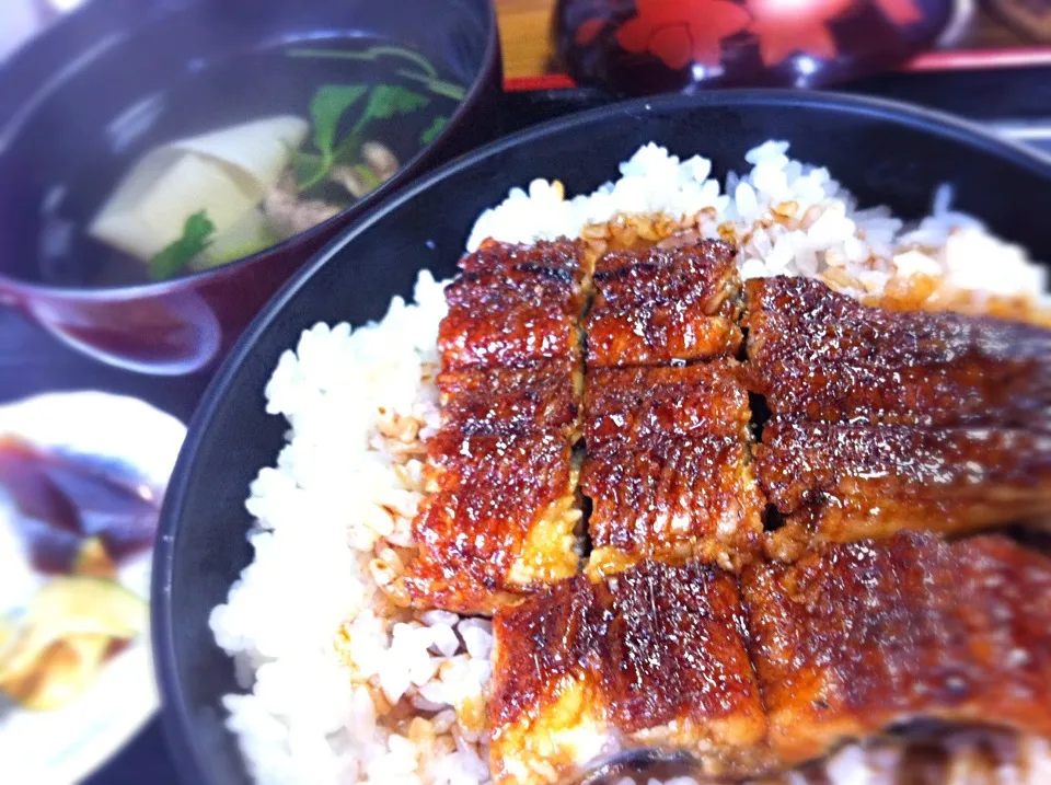 【本日のランチ】鰻丼。うひひ。(ﾟдﾟ)ｳﾏｰ|JTKさん