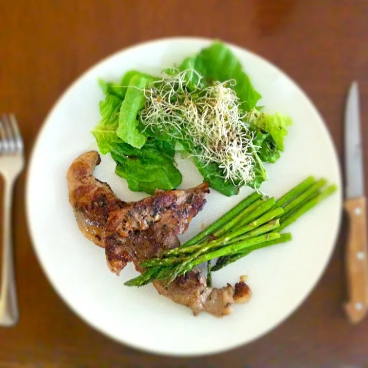 Pan-seared Lamb shoulders with Salad and Asparagus|Mia E.さん