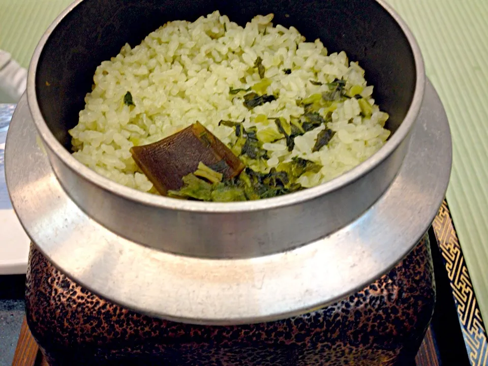 温泉で夕食🍚で頂いた釜炊き茶飯🍚|かずみさん