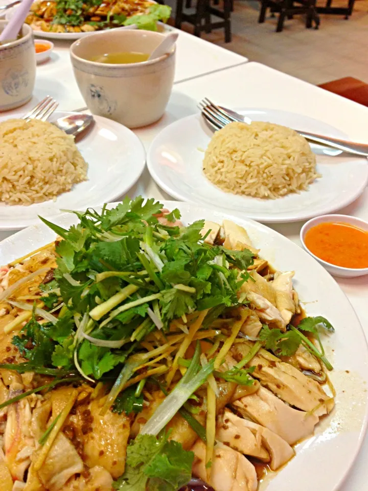 Fragrant chicken rice with special Ah Kong's Sauce|nanyangさん