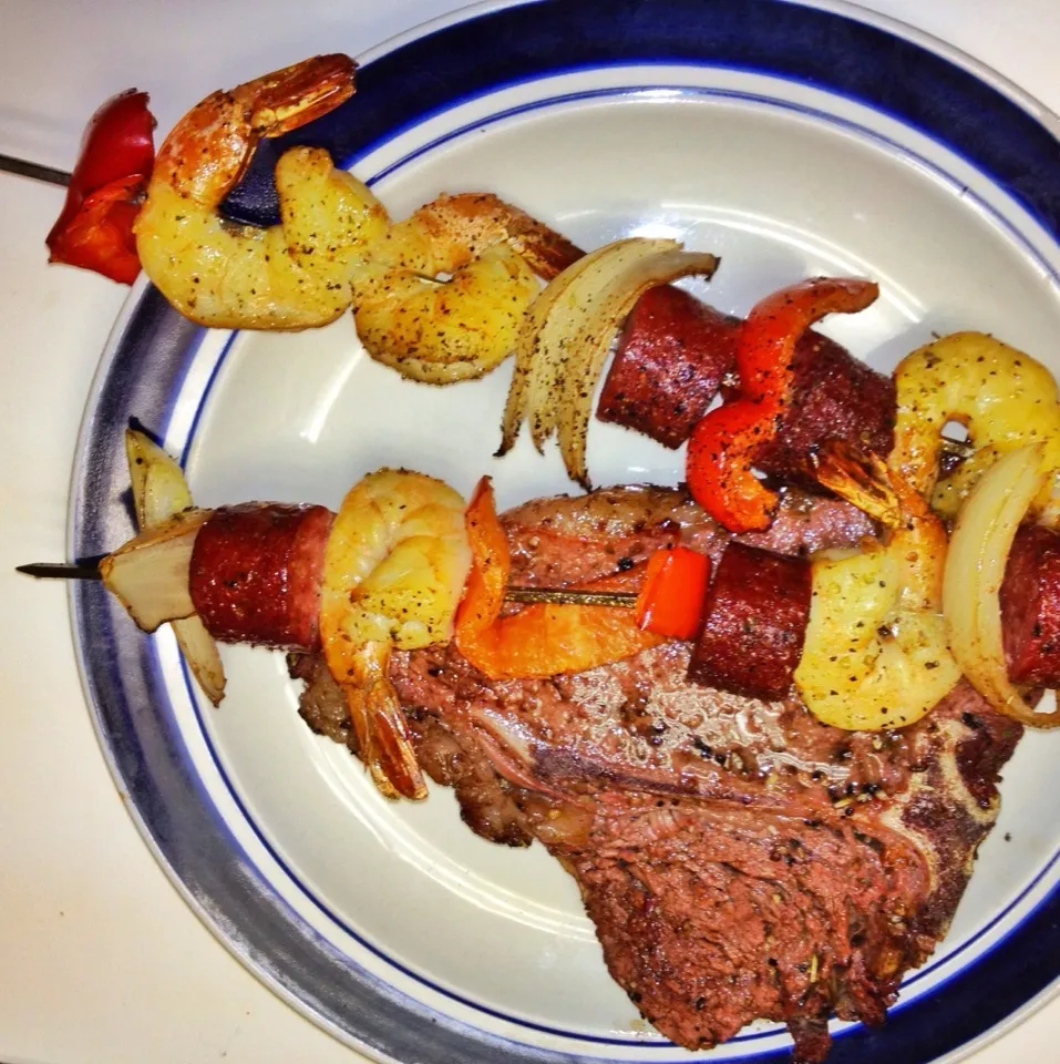 T-Bone Steak & Grilled Shrimp Kabobs.|Christina Goolsbyさん