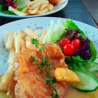 Grilled Dory Fish with Honey-orange Gravy Served with Salad