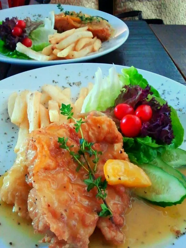 Grilled Dory Fish with Honey-orange Gravy Served with Salad|m!ckongさん