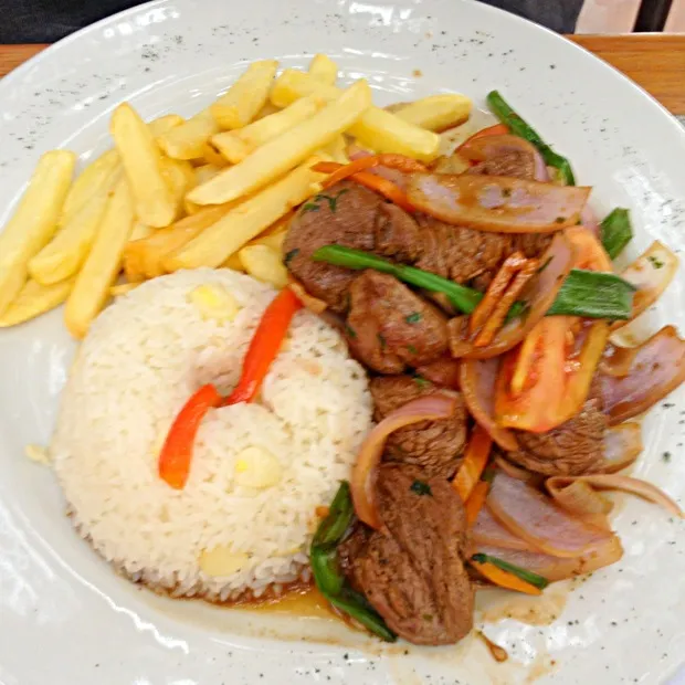 Lomo saltado con papas|Justo Romeroさん