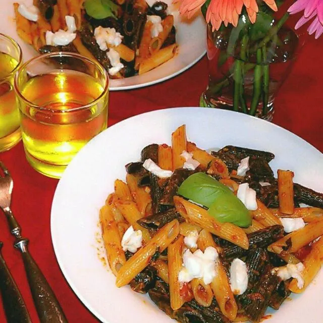 番茄鯷魚雙色筆管麵|Kulleraugenさん