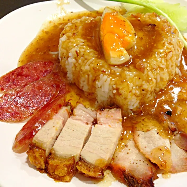 ข้าวหมูแดงหมูกรอบ|Cloudy Gさん