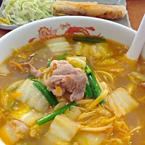 天理スタミナラーメンと海鮮春巻き|はなももさん