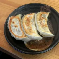 Snapdishの料理写真:千葉県茂原のタスク祐の餃子です(*^^*)ジュ～シ～でなかなかでしたよ♪|秋葉さん