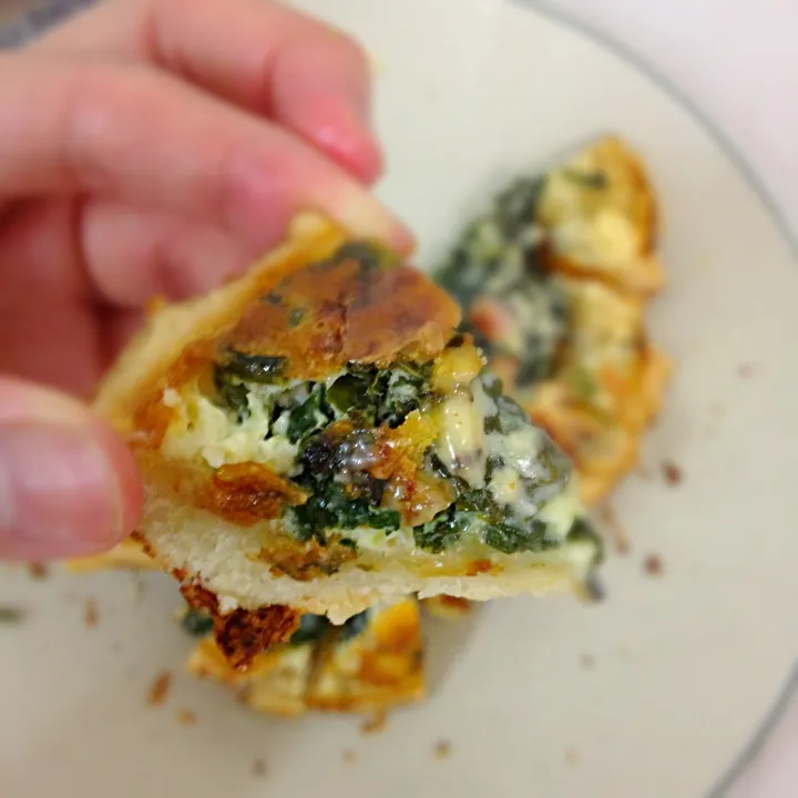 Snapdishの料理写真:Spinach and cheese tart|Sweetaddictsさん