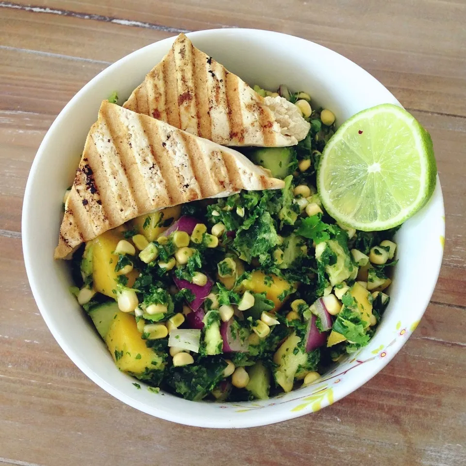 Corn, kale, avocado, cucumber, mango, cilantro, grilled tofu and lemon juice|Rianneさん