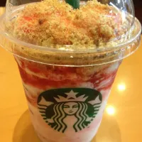 Snapdishの料理写真:ストロベリーチーズフラペチーノ|あおいさん