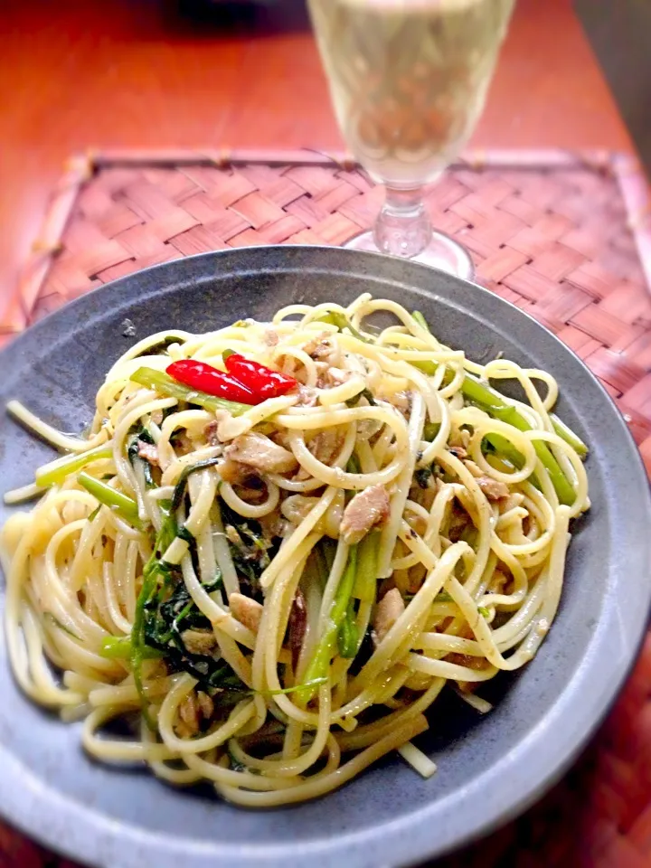 Snapdishの料理写真:Pasta of oil sardine and Chinese water spinach❗空芯菜とｵｲﾙｻｰﾃﾞｨﾝのﾊﾟｽﾀ by chef hubby|🌈Ami🍻さん