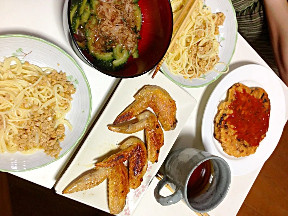 つくねバーグ手羽焼き納豆スパゴーヤお浸し|タカパパさん