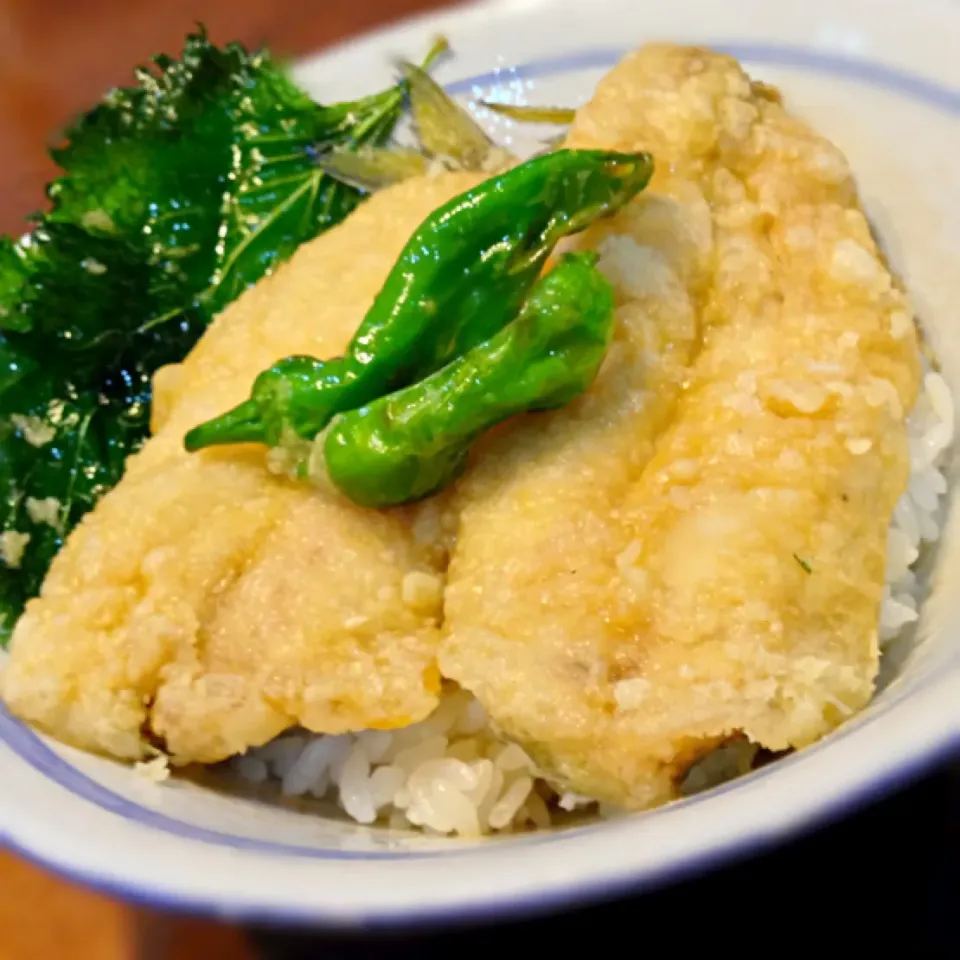 Snapdishの料理写真:松輪カマスの唐揚げ丼🐟|おかっぴーさん