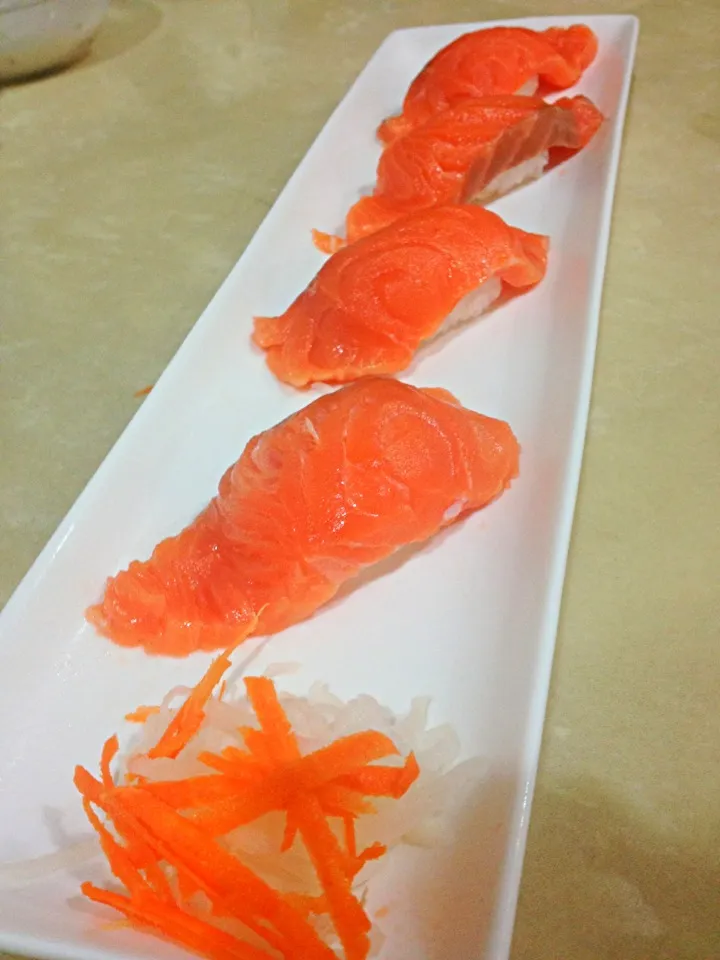 salmon sushi|muiさん