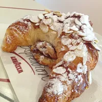 Almond croissant|J Gさん