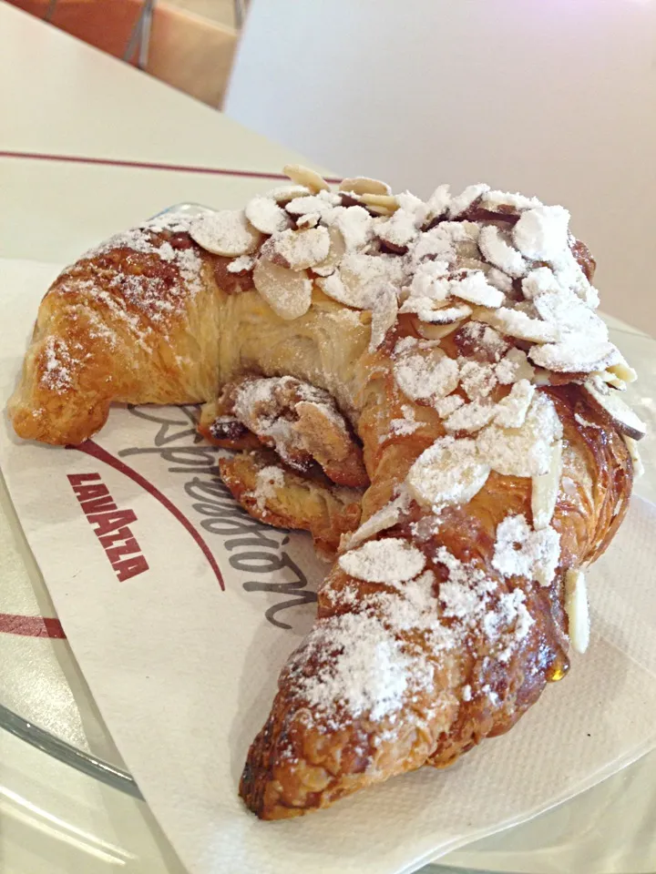 Almond croissant|J Gさん