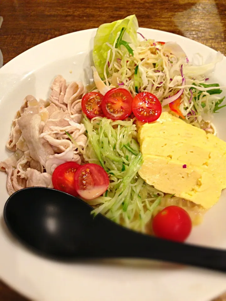 晩ご飯の冷やし中華。麺ばっかりw。|まりもさん