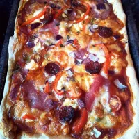 amazing herb dough pizza with goats cheese, red onions and peppers, greek basil, chorizo and salami and mozzarella.|hollyさん