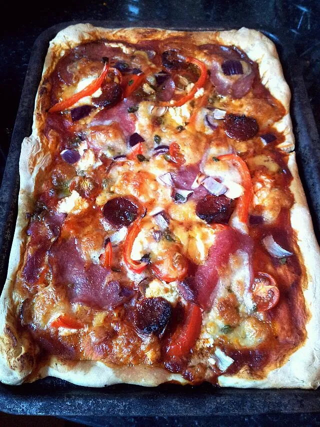 amazing herb dough pizza with goats cheese, red onions and peppers, greek basil, chorizo and salami and mozzarella.|hollyさん