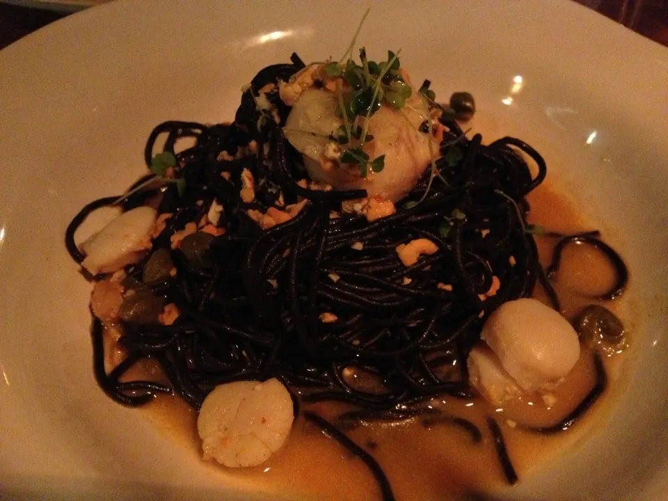 Snapdishの料理写真:Black angel spaghetti with scallop|AmeSabさん