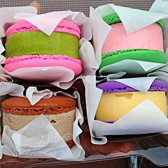 Snapdishの料理写真:Macaroon Ice Cream sandwiches @ the 626 Night Market - Arcadia|Erin Anneさん