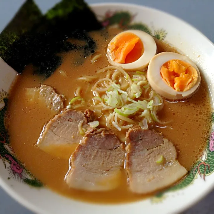 マルちゃん   醤油とんこつラーメン   チャーシュー|qtyucoさん