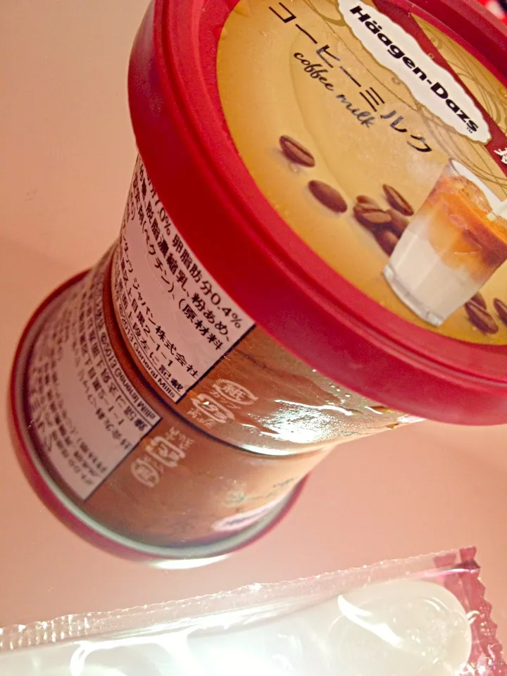 Snapdishの料理写真:Haagen-Dazs  coffee milk...|ななてぃんさん