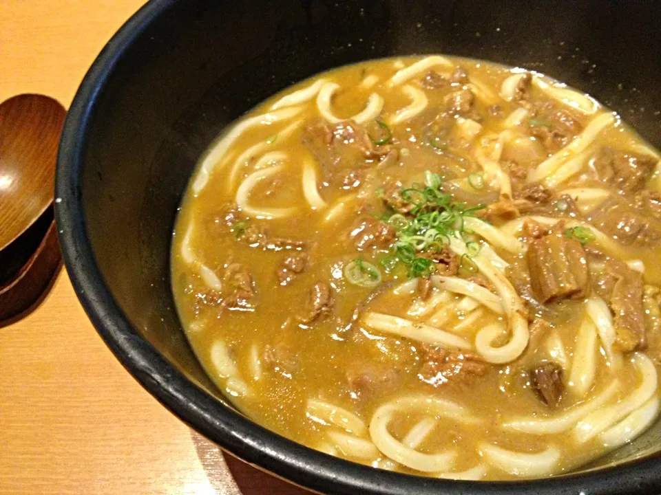 Snapdishの料理写真:つるとんたんの牛すじカレーうどん。|スパイシー丸山さん